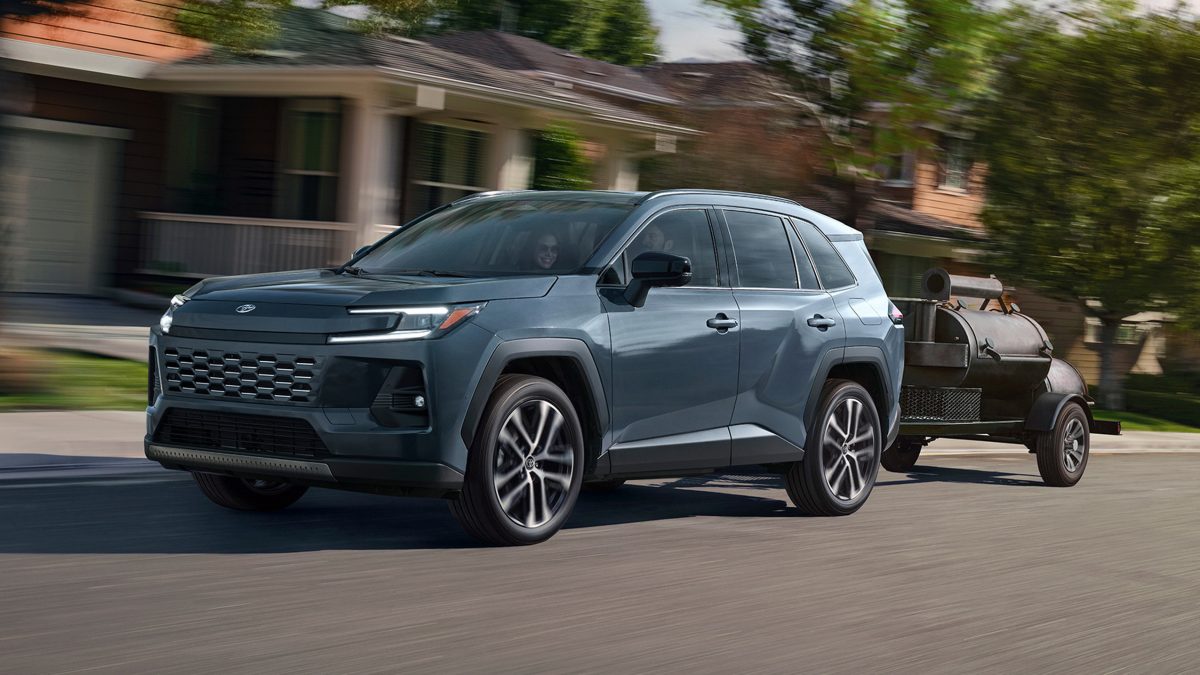 Дефіцит нового Toyota RAV4: дилери нав’язують інші моделі, а ціни зростуть тричі за рік - фото 4