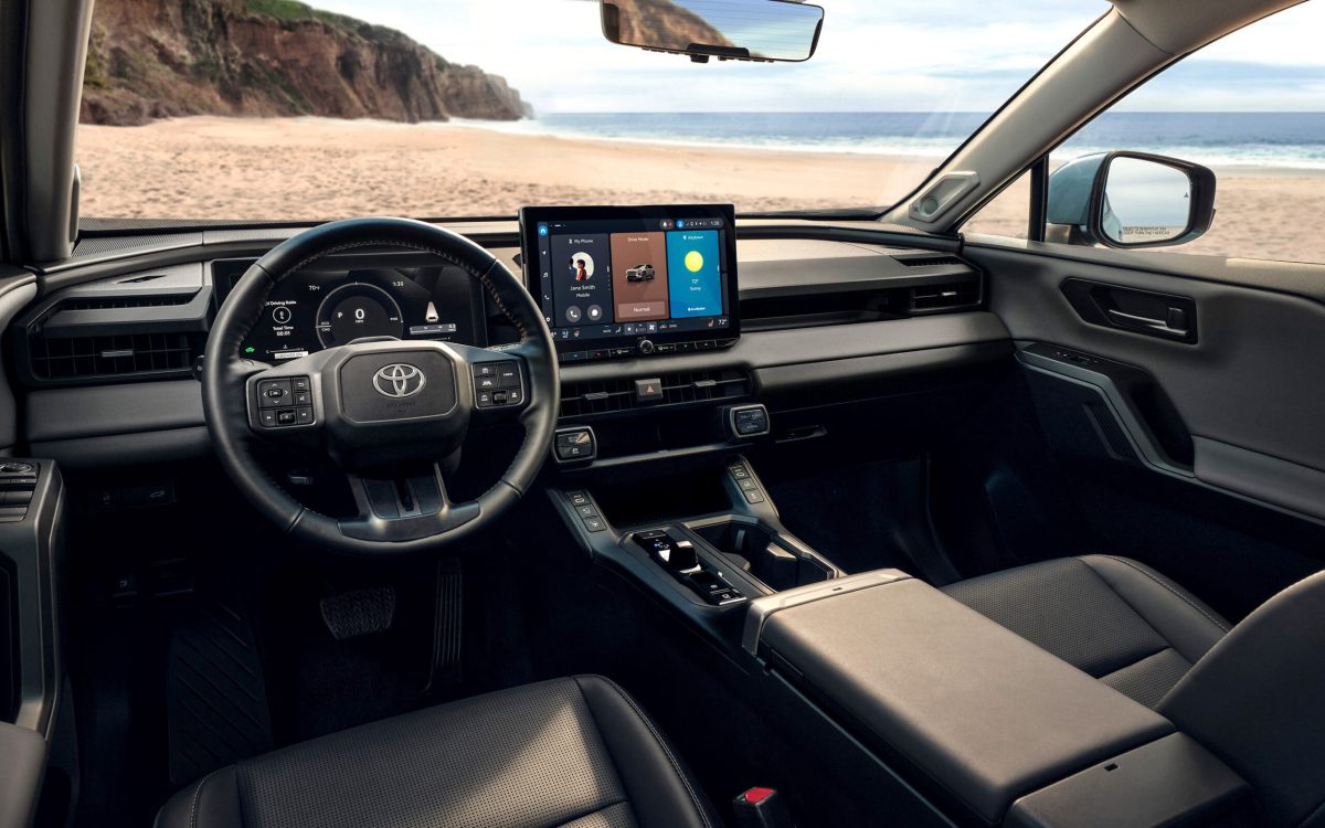 Дефіцит нового Toyota RAV4: дилери нав’язують інші моделі, а ціни зростуть тричі за рік - фото 2