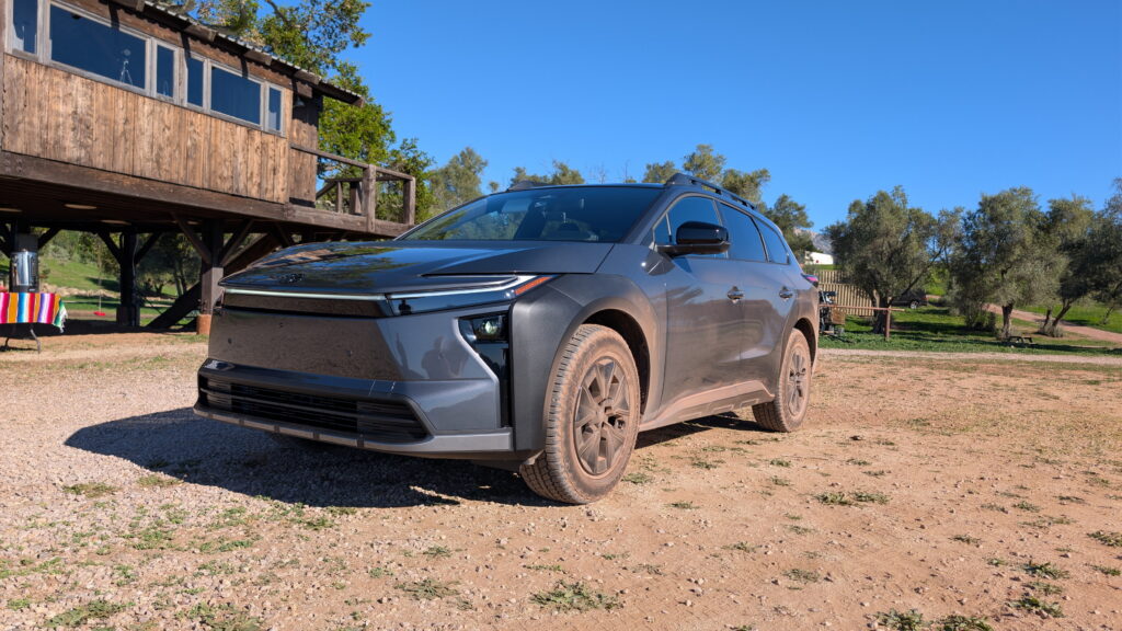 Toyota змушена давати знижки до $6500 на новітній електромобіль bZ Woodland: у чому причина - фото 4