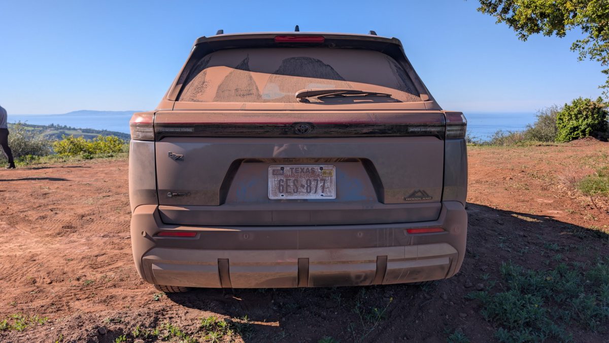 Toyota bZ Woodland: електричний кросовер із динамікою спорткара та практичністю універсала - фото 1