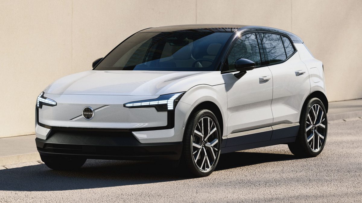 Volvo оновила європейський бестселер EX30: нові двигуни, функції та версія Black Edition - фото 4