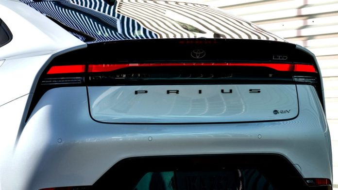 Toyota відкликає майже 20 тисяч автомобілів через двері, що можуть відчинитися на ходу