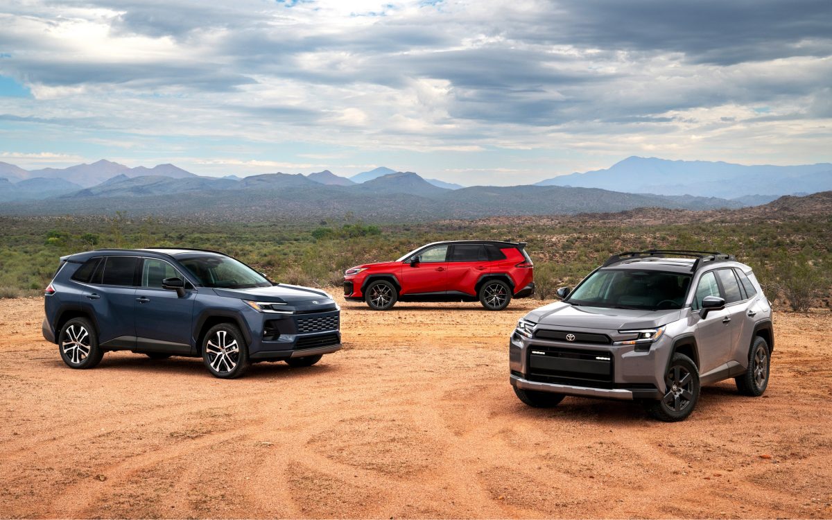 Дефіцит нового Toyota RAV4: дилери нав’язують інші моделі, а ціни зростуть тричі за рік - фото 1