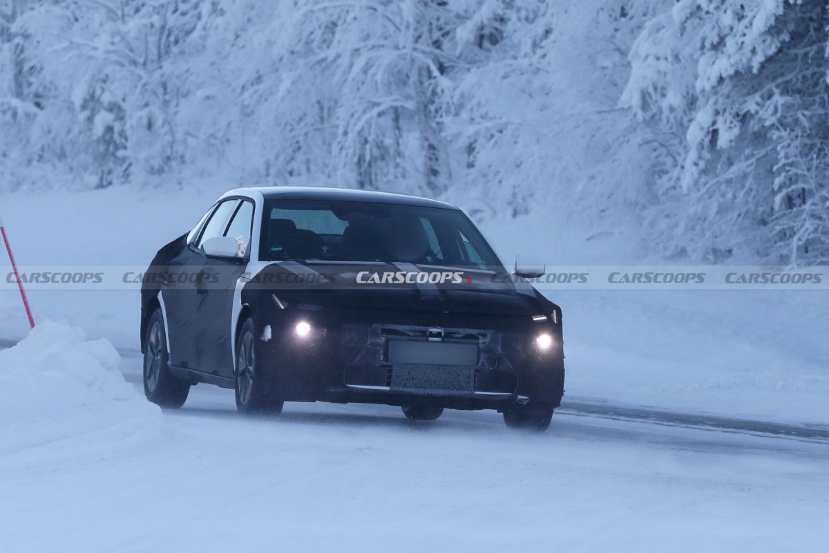 Нове покоління Hyundai Elantra вперше помітили на тестах: седан кардинально зміниться - фото 3