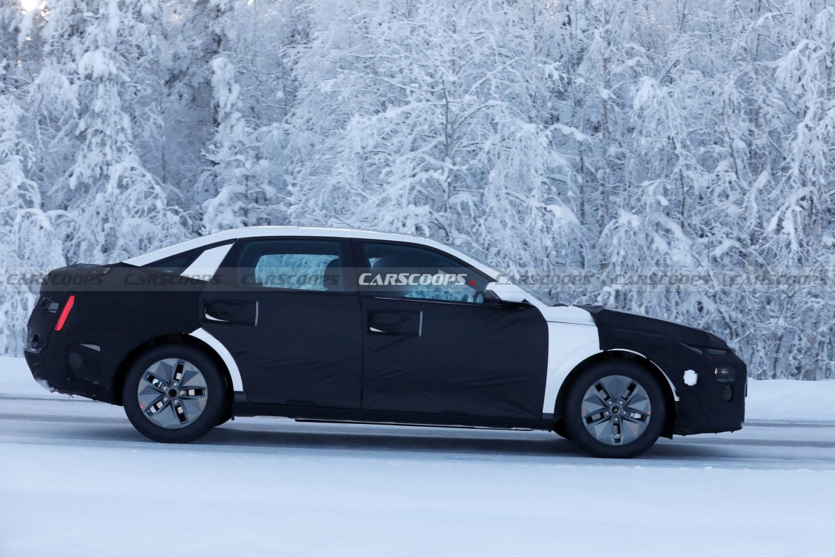 Нове покоління Hyundai Elantra вперше помітили на тестах: седан кардинально зміниться - фото 7