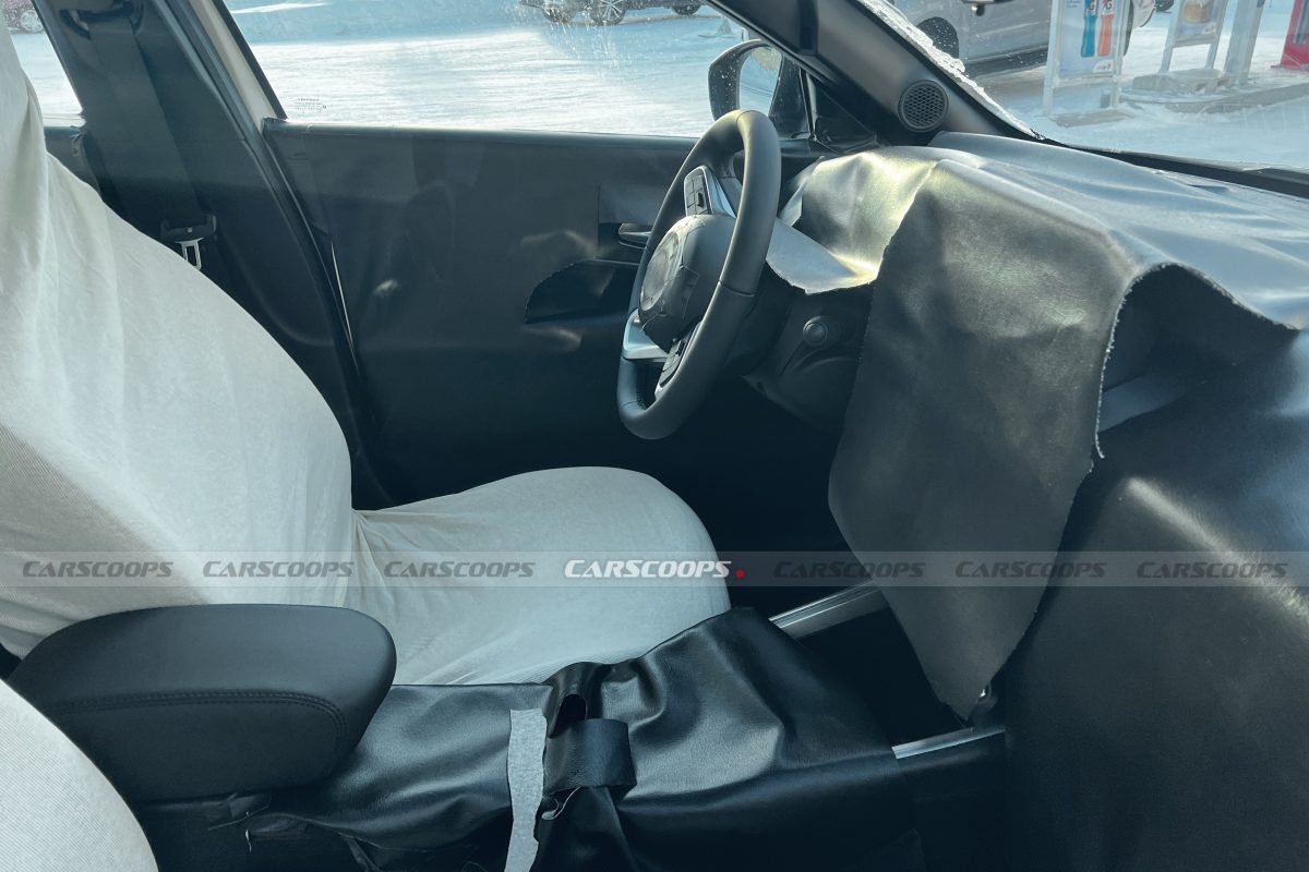 Jeep Avenger готується до оновлення: кросовер помітили на зимових тестах - фото 1