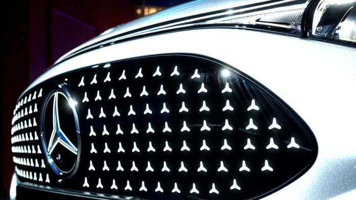 Mercedes готує революційну заміну для A-Class: замість хетчбека — гібрид кросовера та мінівена