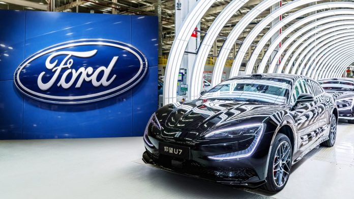 Історична зміна лідерства: BYD обігнав Ford за обсягами світових продажів
