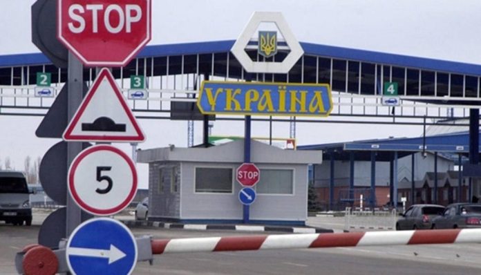 Плануєте поїздку за кордон? Де зараз є черги Плануєте поїздку за кордон? Де зараз є черги