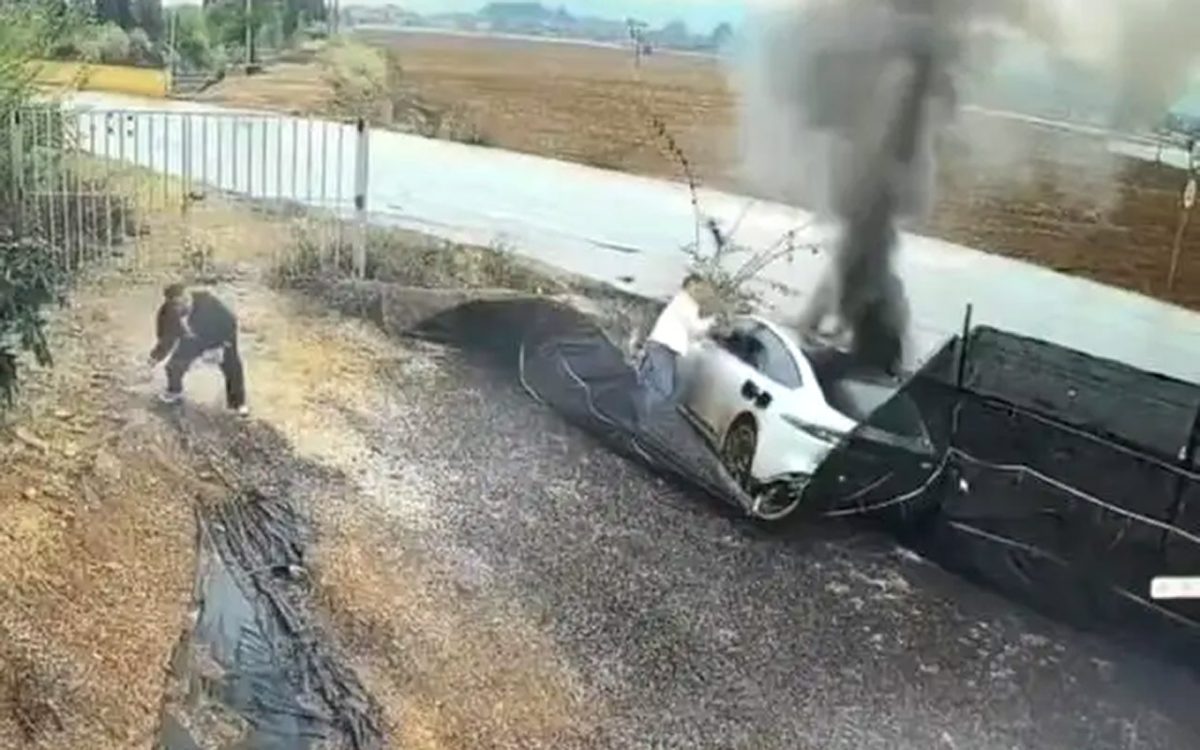 Шокуюче відео пожежі Dongfeng eπ007 показує, чому Китай забороняє висувні дверні ручки - фото 1