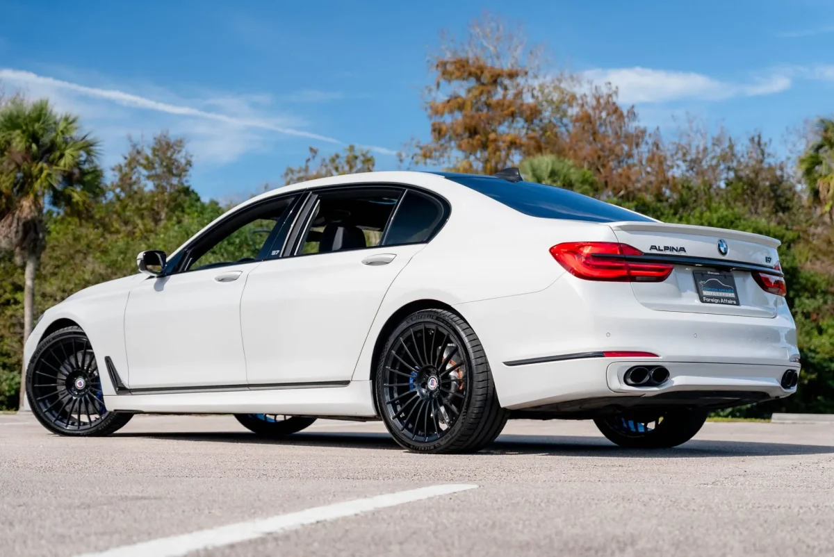 Розкішний Alpina B7 за ціною Toyota Camry: у чому підступ? - фото 3