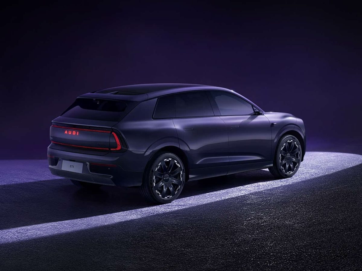 Audi показала новий електричний кросовер E7X під час зимових випробувань - фото 7