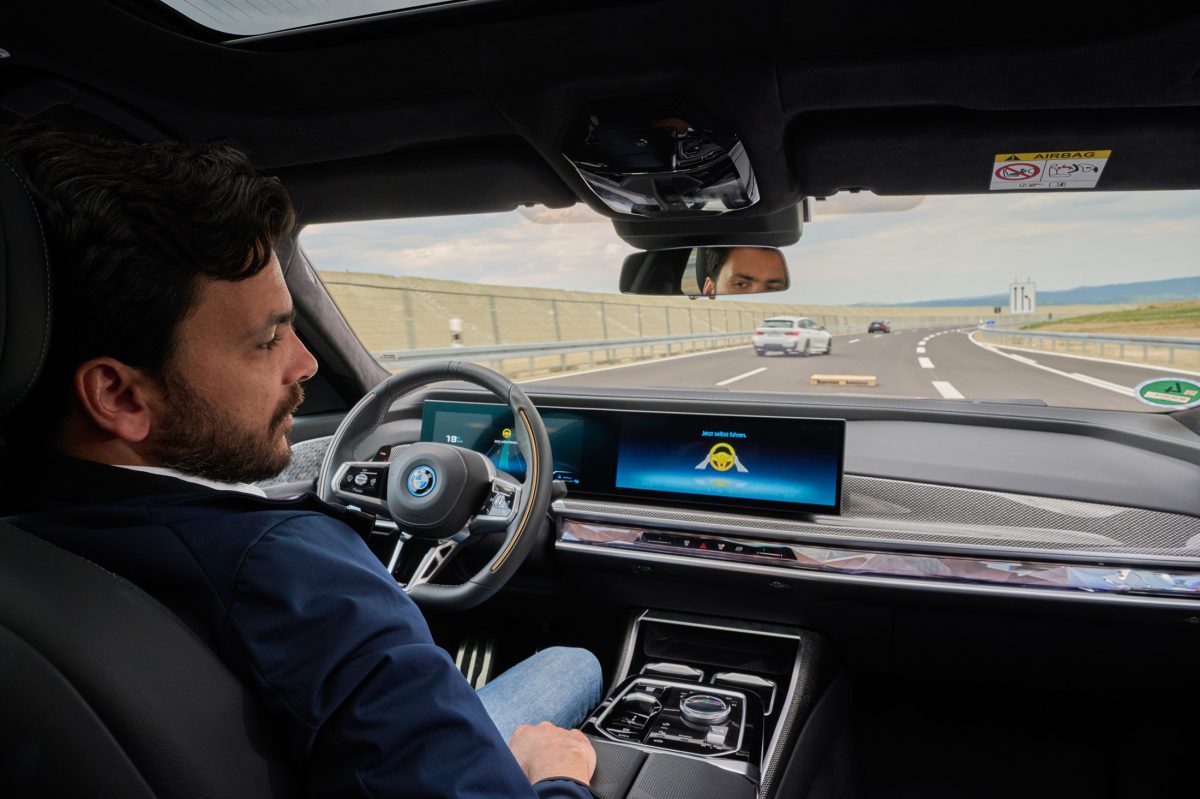 BMW спрощує технології: оновлена 7-Series втратить автопілот 3-го рівня - фото 2