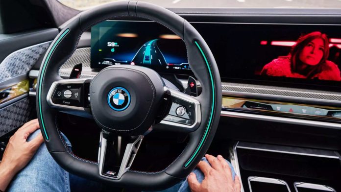BMW спрощує технології: оновлена 7-Series втратить автопілот 3-го рівня BMW спрощує технології: оновлена 7-Series втратить автопілот 3-го рівня