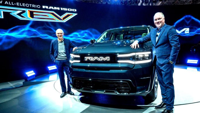 Stellantis кардинально змінює курс: повернення V8, відмова від електромобілів та збитки у 26 мільярдів