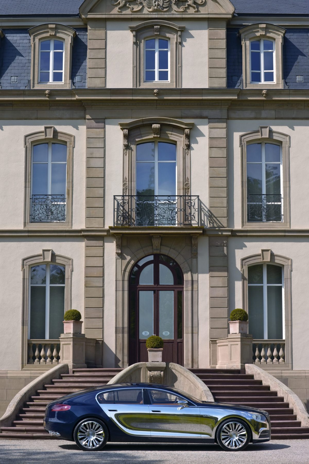 Рідкісний звір: у мережі детально показали забутий седан Bugatti 16C Galibier - фото 7