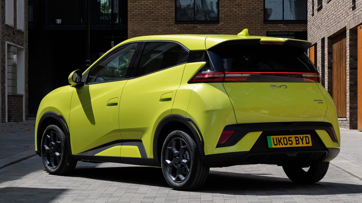 Шпигунство на колесах? Польща планує заборонити китайські авто на військових базах - фото 1