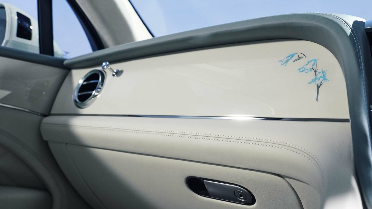 Bentley представила ексклюзивний Bentayga для жінок: лімітована серія Something Blue - фото 7