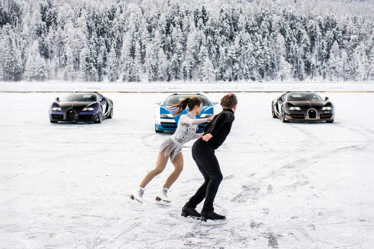 Екстремальний дрифт на мільйони доларів: рідкісні Bugatti Bolide виїхали на лід у Швейцарії - фото 2