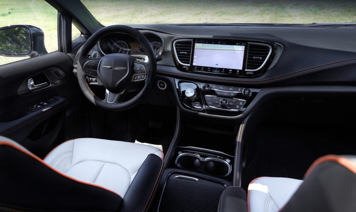 У Chrysler серйозні проблеми: дилери завалені непроданими мінівенами - фото 2