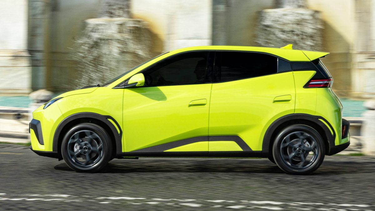 Кінець ціновим війнам: Китай забороняє продавати автомобілі нижче собівартості - фото 1