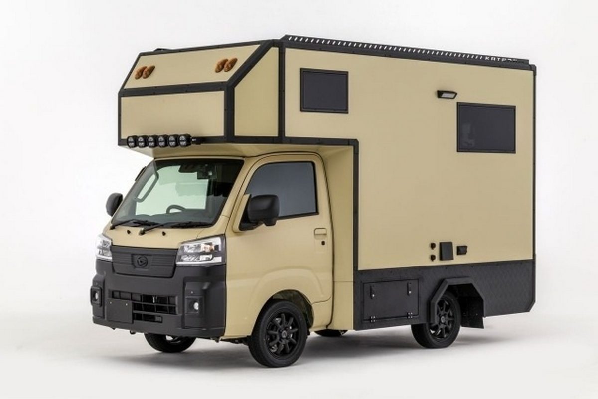 Японці перетворили кей-кар Daihatsu Hijet на позашляховий будинок на колесах - фото 2