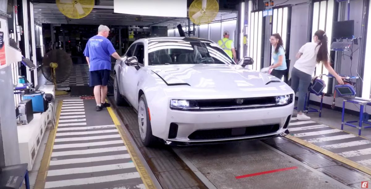 Канада пом’якшує вимоги до електромобілів та відкриває двері для Китаю: деталі нової автостратегії - фото 1