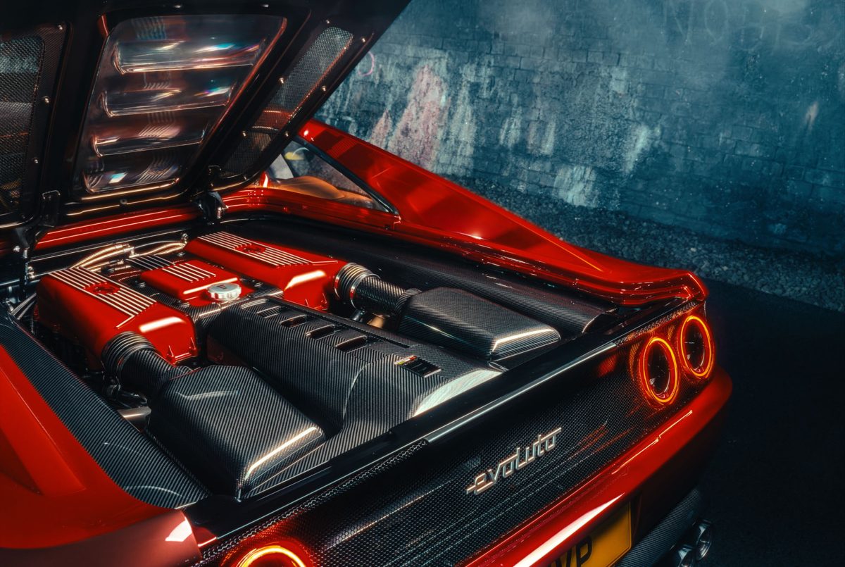 Легендарна Ferrari F355 повертається: Evoluto розкрила фінальні характеристики та ціну ексклюзивного рестомода - фото 6