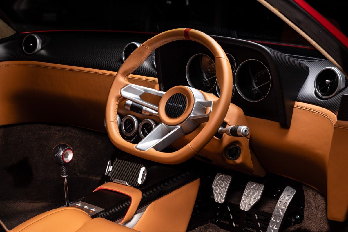 Легендарна Ferrari F355 повертається: Evoluto розкрила фінальні характеристики та ціну ексклюзивного рестомода - фото 7