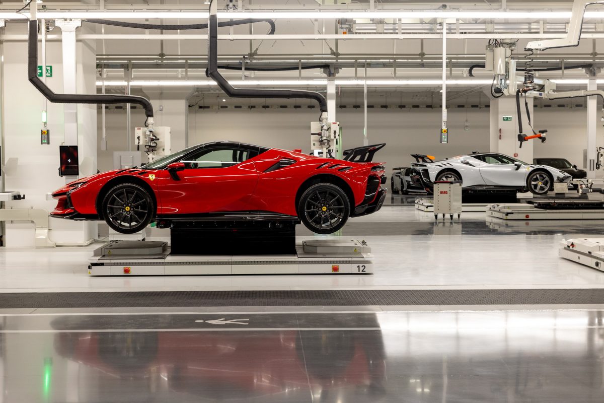 Працівники Ferrari отримають рекордні бонуси попри скорочення продажів - фото 4