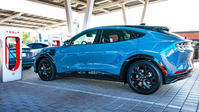 Електричні мрії Ford коштували компанії 16 мільярдів доларів: аналіз ситуації