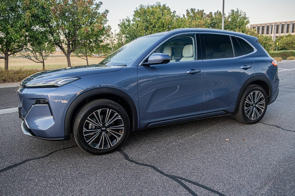 Дешевше за RAV4, а салон як у Lexus: новий кросовер Geely Starray EM-i вражає ціною та якістю - фото 7