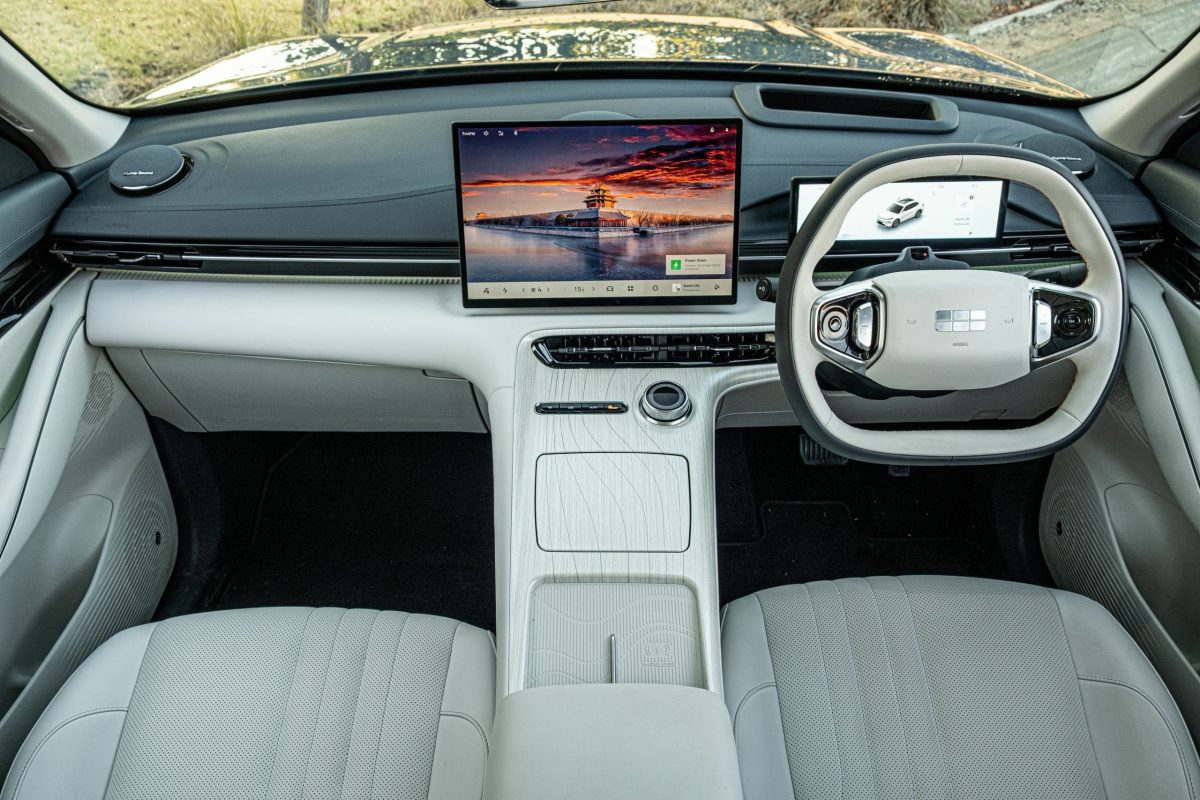 Дешевше за RAV4, а салон як у Lexus: новий кросовер Geely Starray EM-i вражає ціною та якістю - фото 1