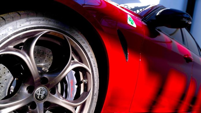 Alfa Romeo несподівано повертає Giulia та Stelvio Quadrifoglio на європейський ринок: що відомо Alfa Romeo несподівано повертає Giulia та Stelvio Quadrifoglio на європейський ринок: що відомо