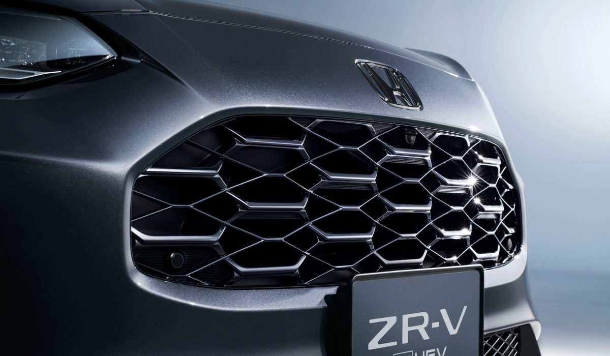 Honda оновила кросовер ZR-V: тепер тільки гібрид і нова «позашляхова» версія - фото 3