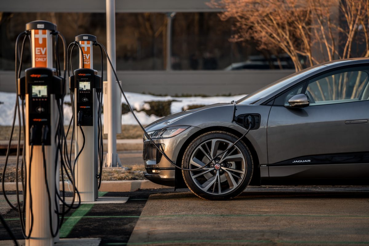 Jaguar терміново відкликає електромобілі I-Pace через загрозу загоряння батареї - фото 3