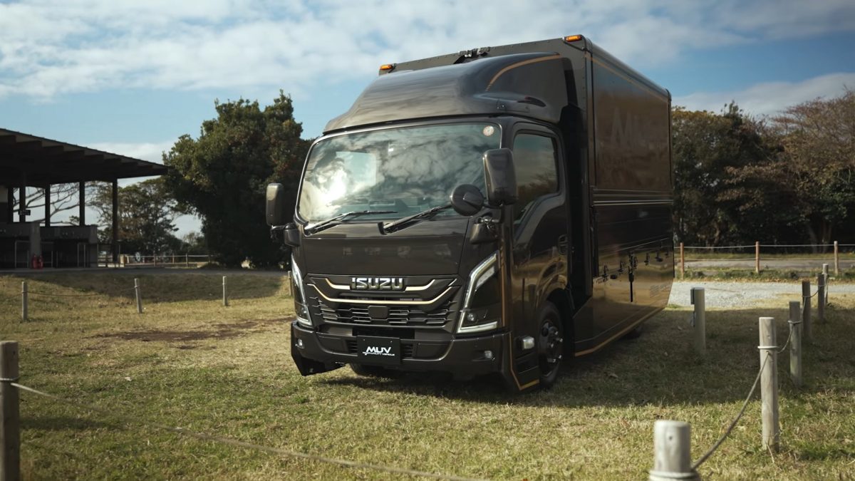 Isuzu перетворила вантажівку на розкішну вітальню з кав’ярнею: огляд унікальних концептів - фото 5