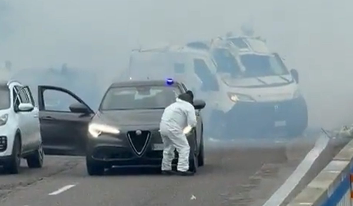Сцена гідна Голлівуду: в Італії банда на фейковій поліцейській Alfa Romeo атакувала інкасаторів - фото 1