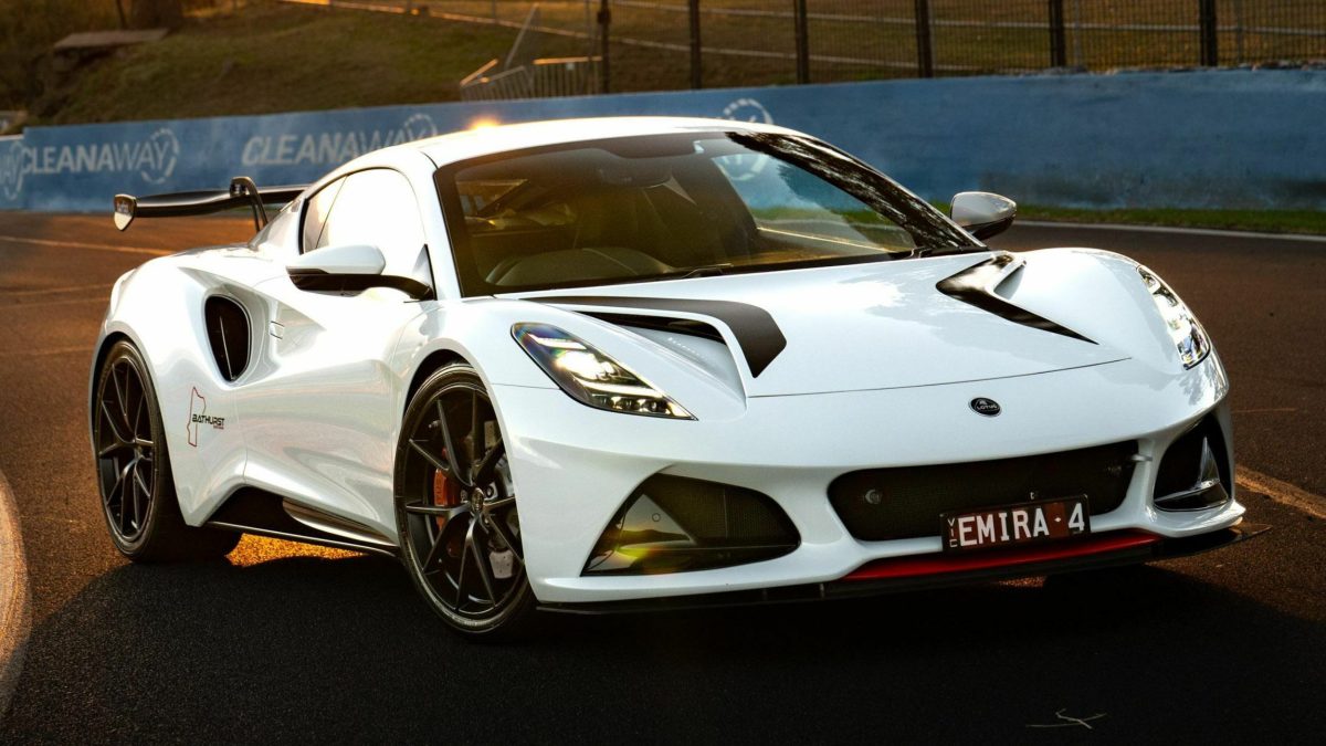 Найпотужніший бензиновий Lotus в історії створили в Австралії: дебютував лімітований Emira Bathurst Edition - фото 2