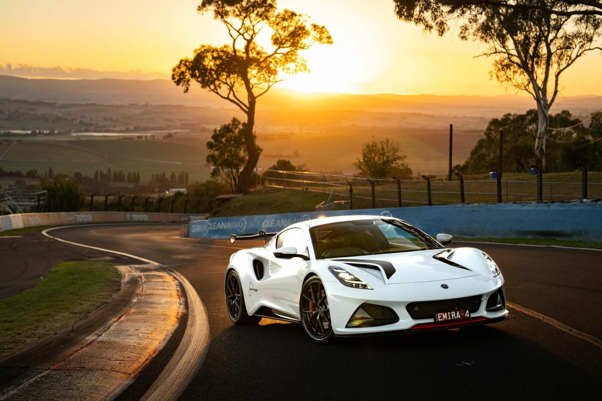 Найпотужніший бензиновий Lotus в історії створили в Австралії: дебютував лімітований Emira Bathurst Edition - фото 3