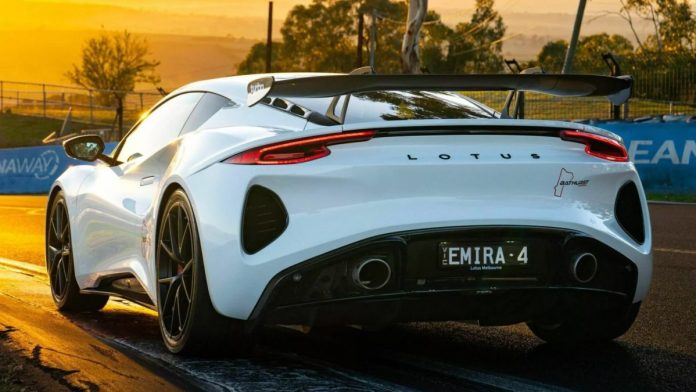 Найпотужніший бензиновий Lotus в історії створили в Австралії: дебютував лімітований Emira Bathurst Edition