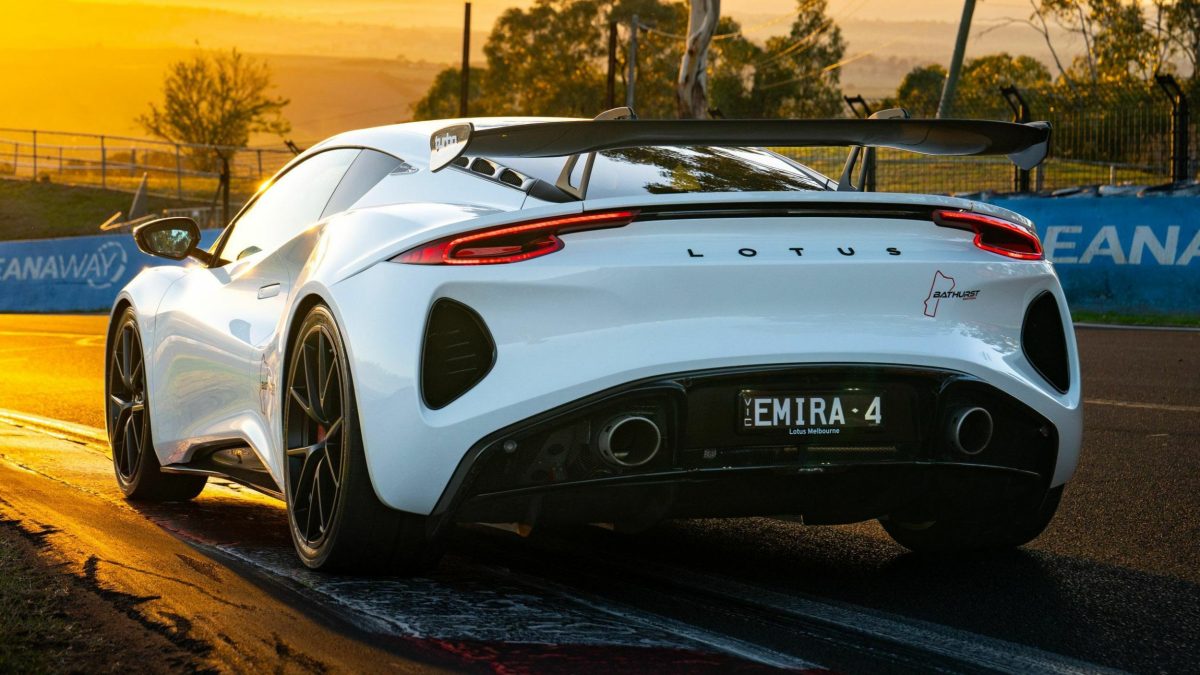 Найпотужніший бензиновий Lotus в історії створили в Австралії: дебютував лімітований Emira Bathurst Edition - фото 8