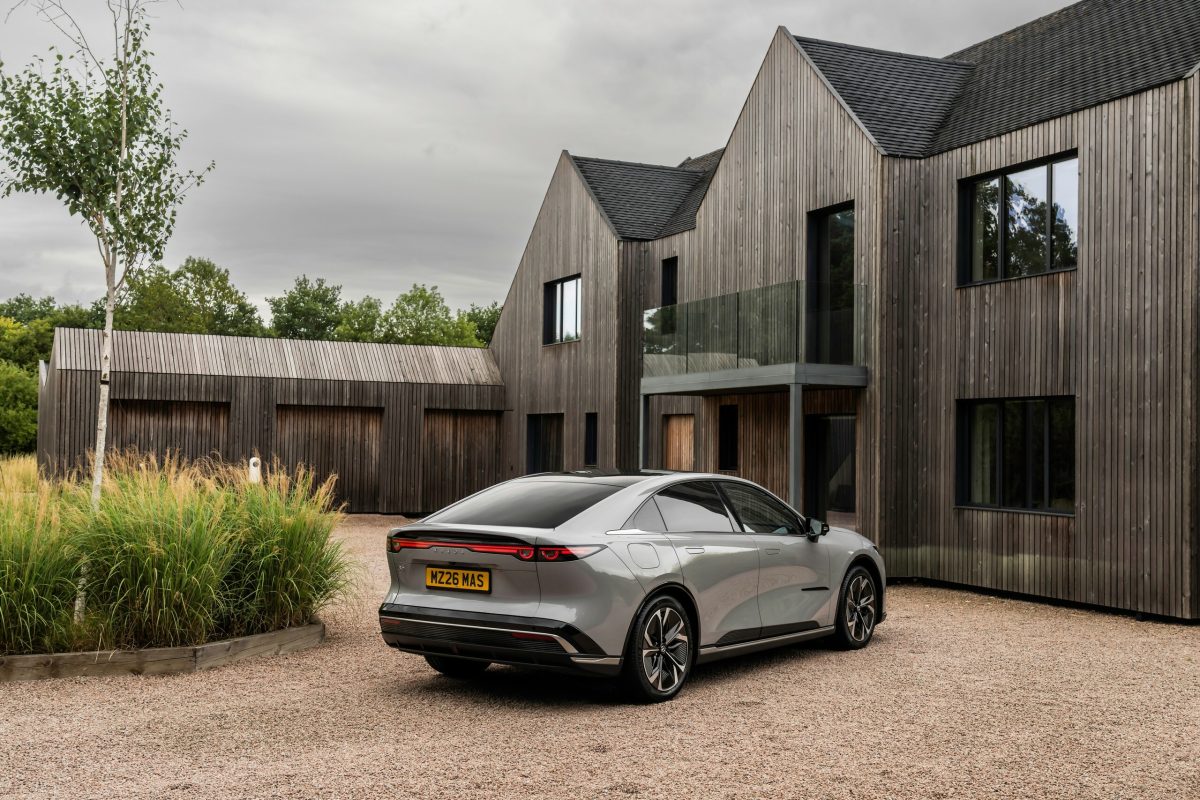 Нова Mazda 6e шокувала ціною: у Європі вона коштує в 2,3 рази дорожче, ніж у Китаї - фото 3