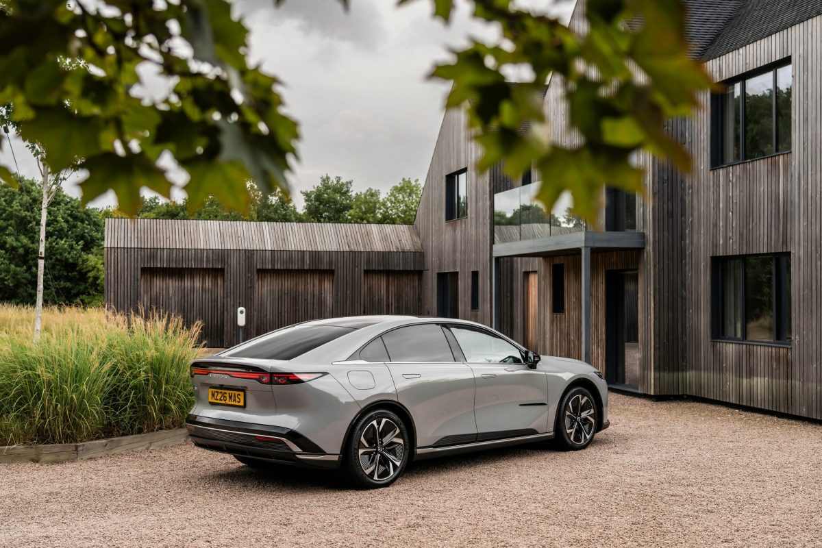 Нова Mazda 6e шокувала ціною: у Європі вона коштує в 2,3 рази дорожче, ніж у Китаї - фото 4