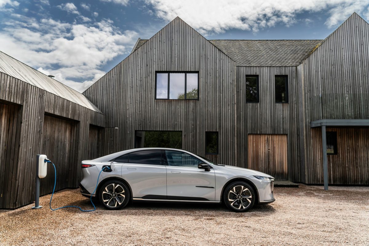 Нова Mazda 6e шокувала ціною: у Європі вона коштує в 2,3 рази дорожче, ніж у Китаї - фото 8