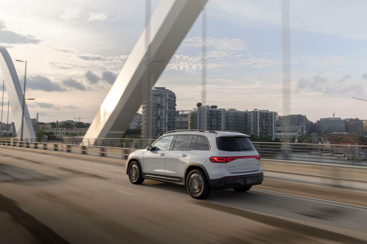 Mercedes втретє відкликає електрокросовери EQB через ризик пожежі: попередні ремонти не допомогли - фото 3