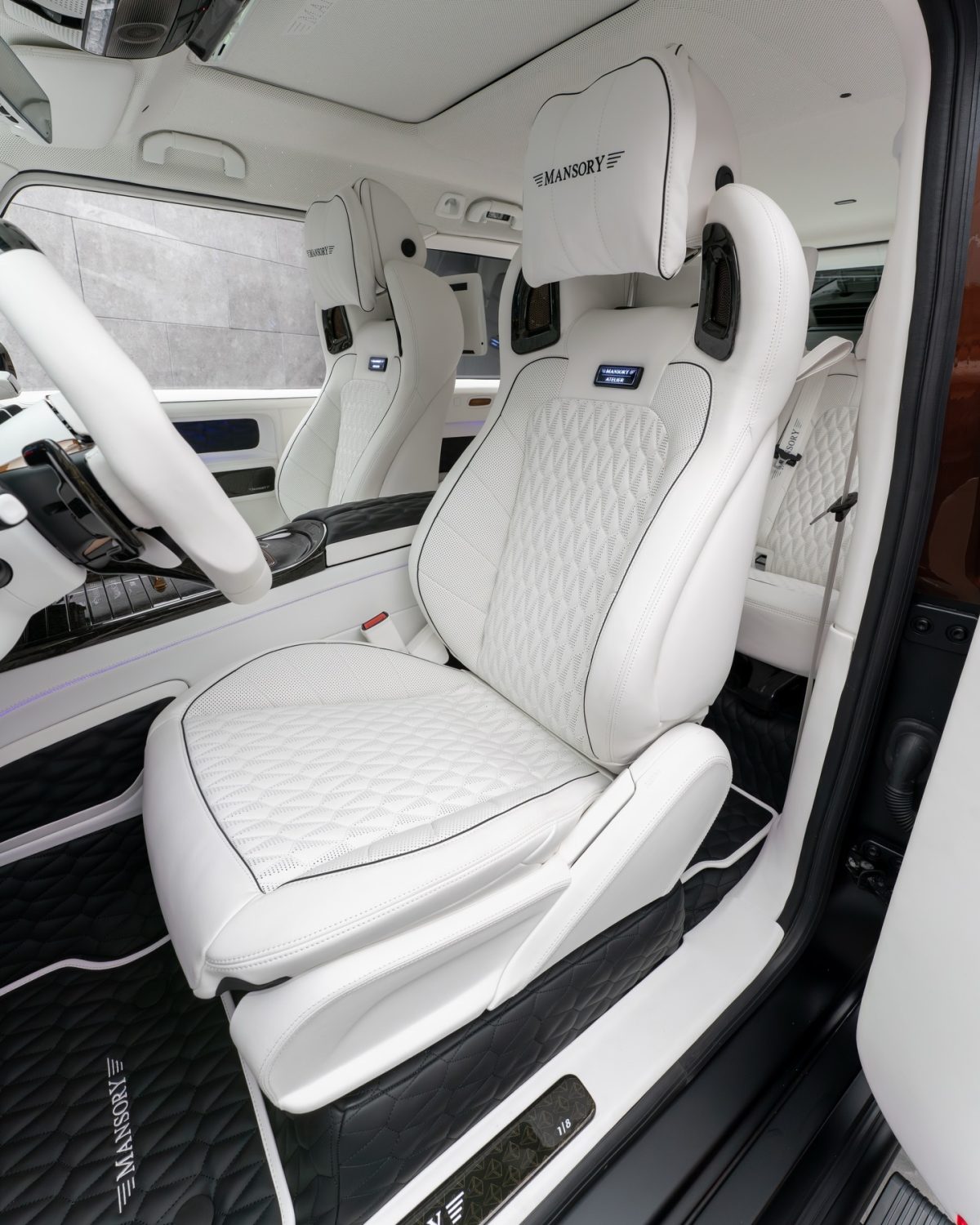 Mansory перетворив Mercedes G-Class на епатажне купе з «суїцидальними» дверима - фото 8