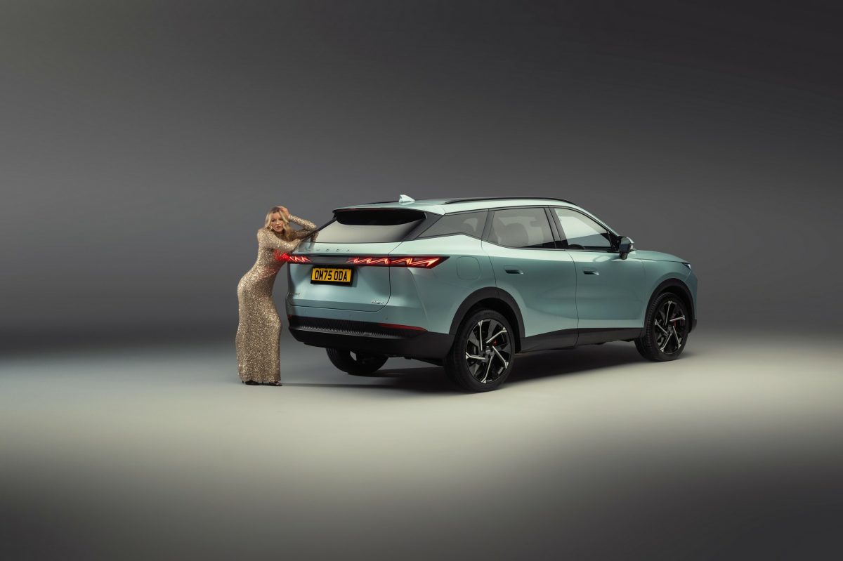 Кросовер Omoda 7 презентували у Лондоні: дивна реклама з котами та технічні характеристики - фото 2