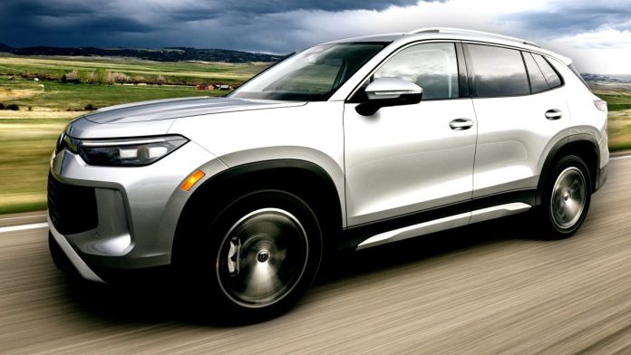 Ціни на авто можуть злетіти через тарифи: попередження від великого автодилера