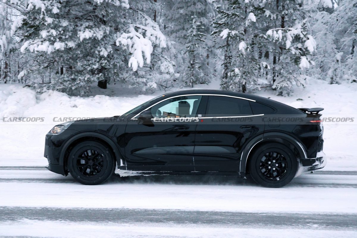 Електричний монстр від Porsche: шпигуни помітили Cayenne Coupe Turbo GT з фіксованим антикрилом - фото 2